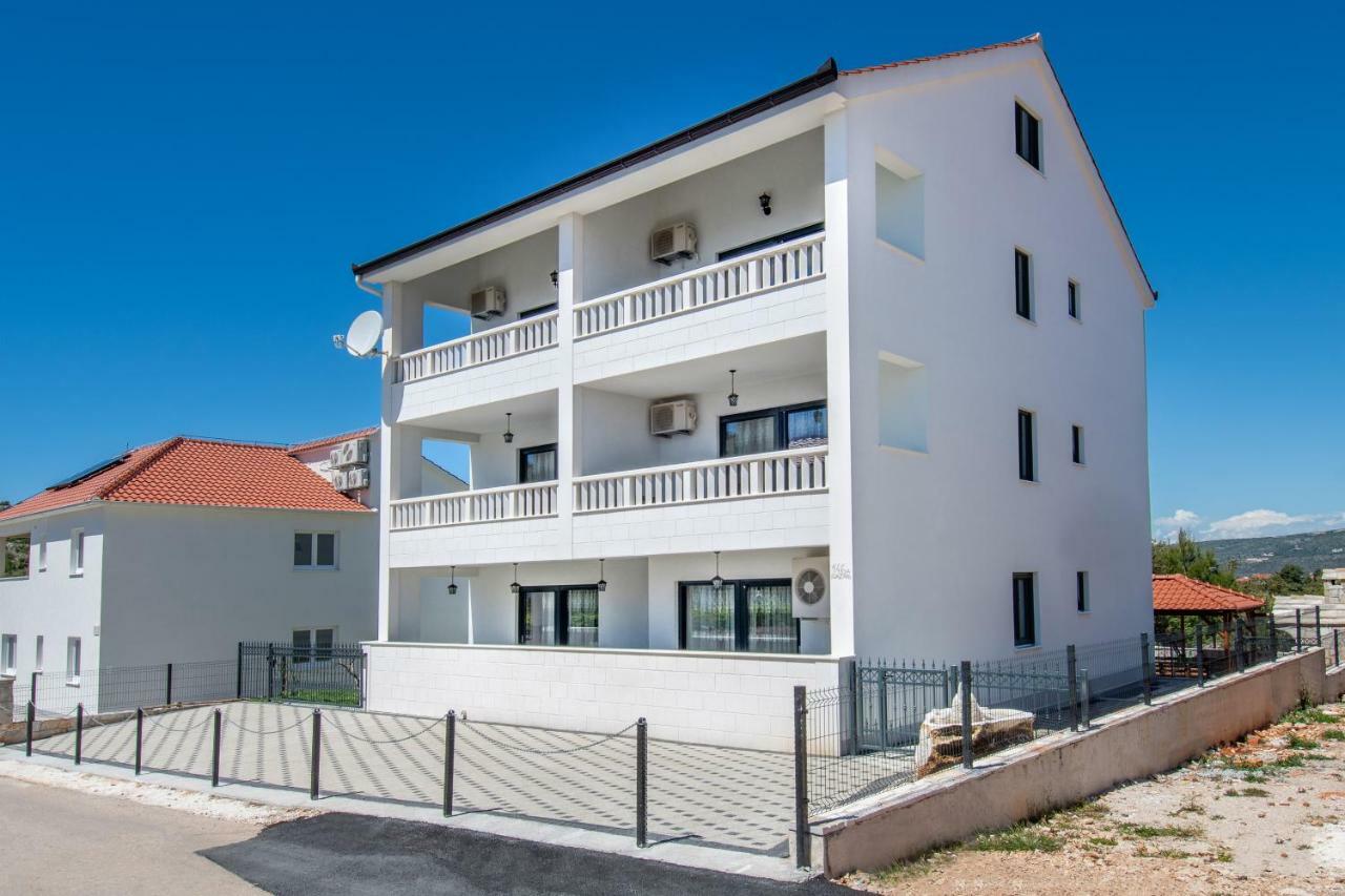 Luxury Apartments Alkar With Swimming Pool Ražanj Exterior foto